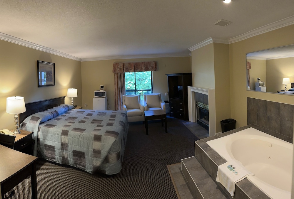 Deluxe Room, 1 King Bed, Jacuzzi Tub and Fireplace photo 3