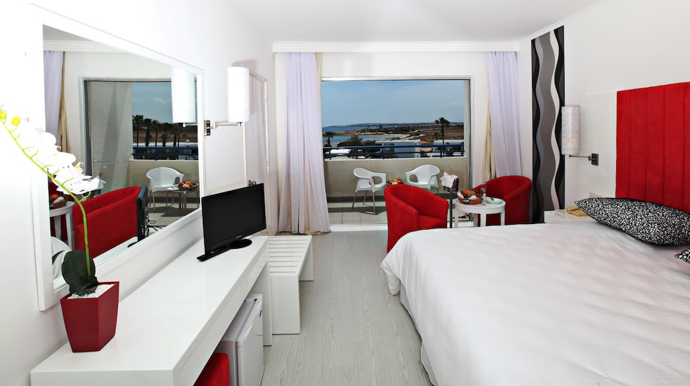 Double or Twin Room, Partial Sea View