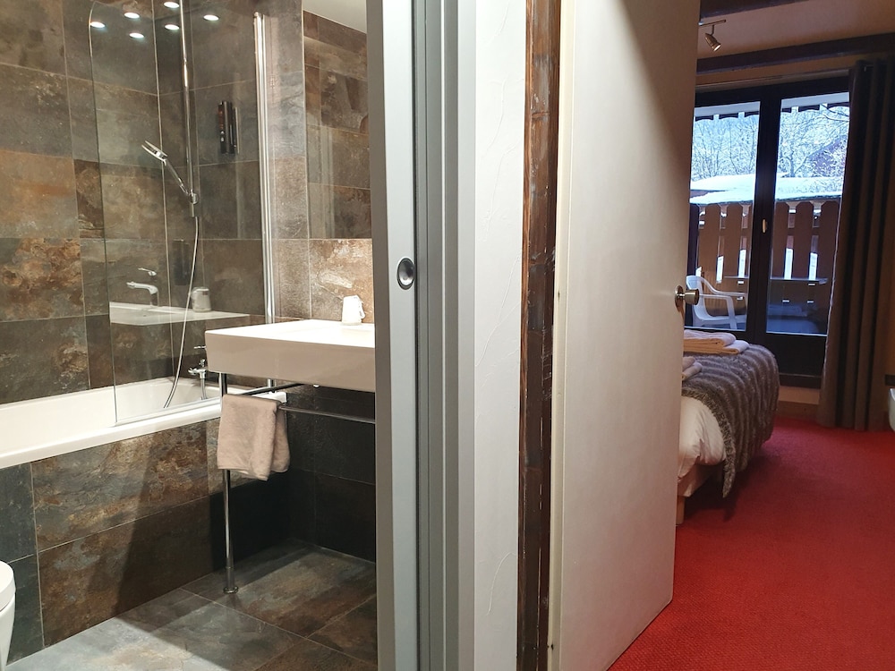 Double Room Mont-Blanc side photo 3