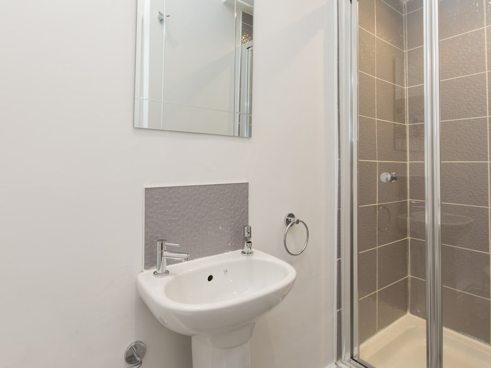 Studio, Ensuite (With TV) photo 2