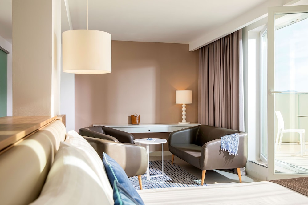 Junior Suite Deluxe with Sea View and Whirlpool