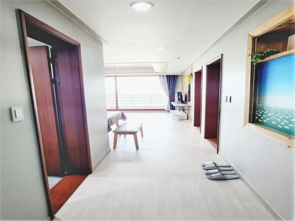Family Room, Ocean View (30PY) photo 3