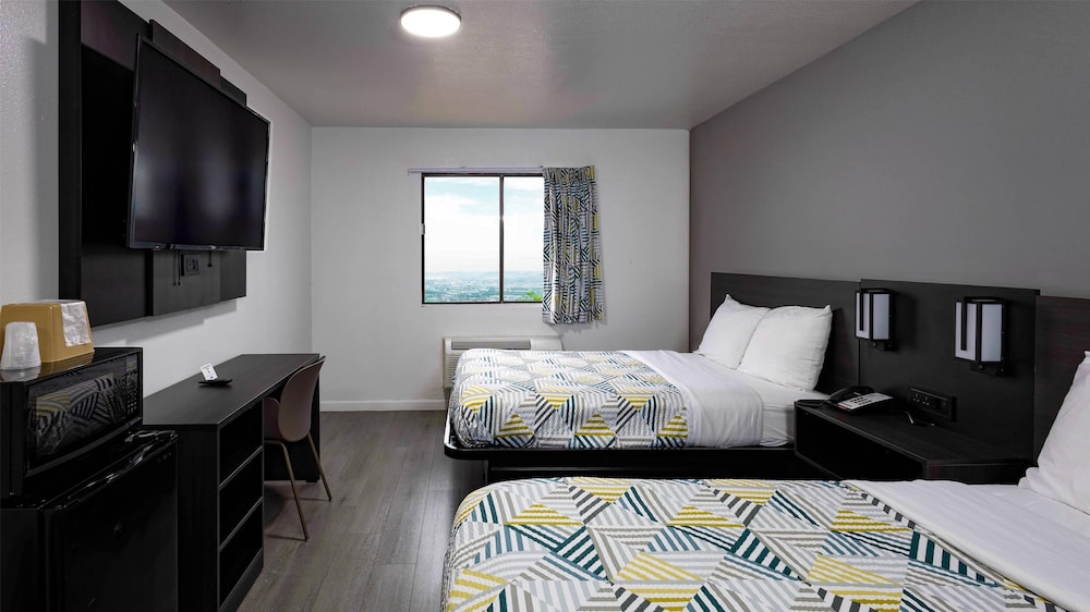 Standard Room, 2 Double Beds, Smoking photo 3