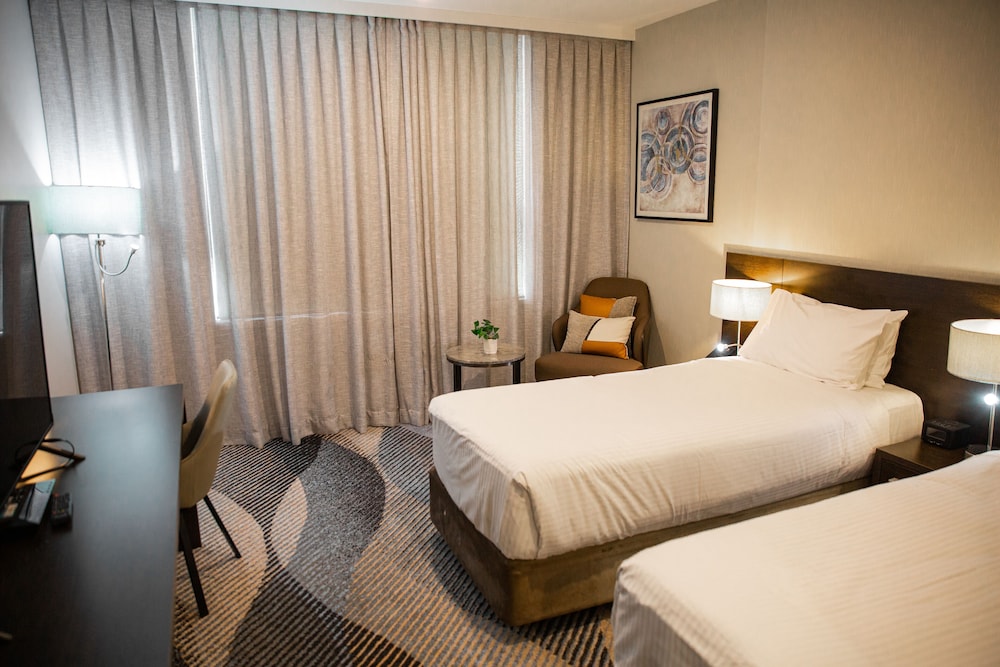Executive Room thumbnail 5