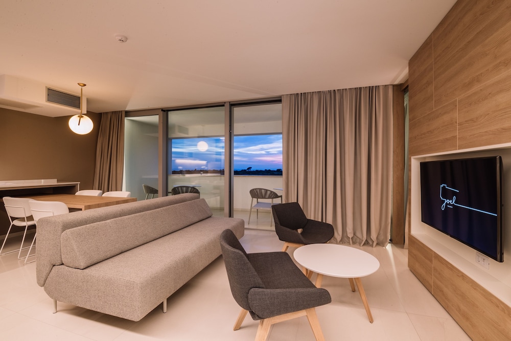 Deluxe Apartment, Balcony, Sea View photo 3