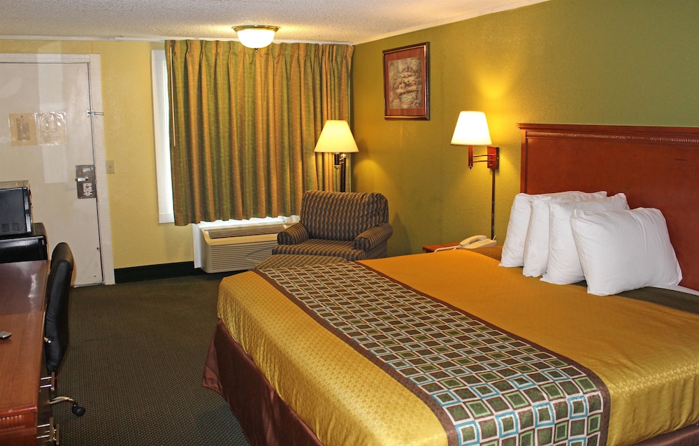 Room, 1 King Bed, Smoking - Photo 1