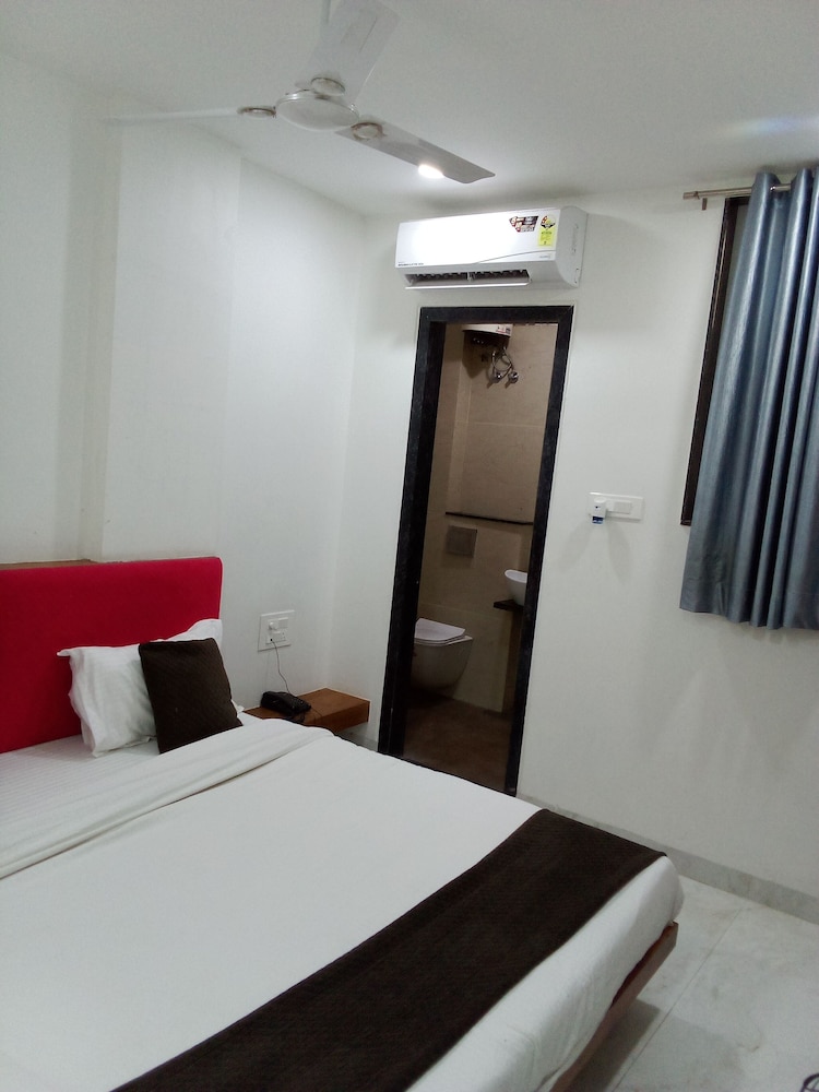 Deluxe Room - Photo 2