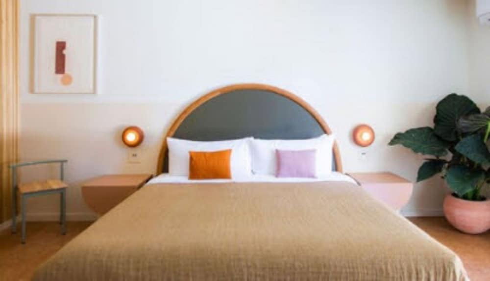 Standard Room, 2 Queen Beds photo 3