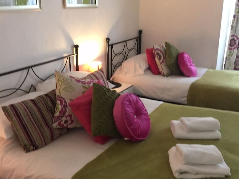 Suite, Ensuite photo 1
