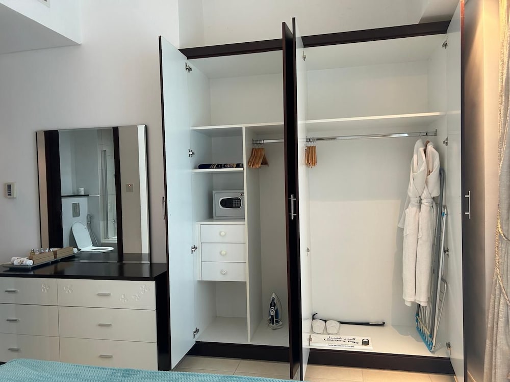 Premium Studio Suite, Non Smoking, Pool View photo 3