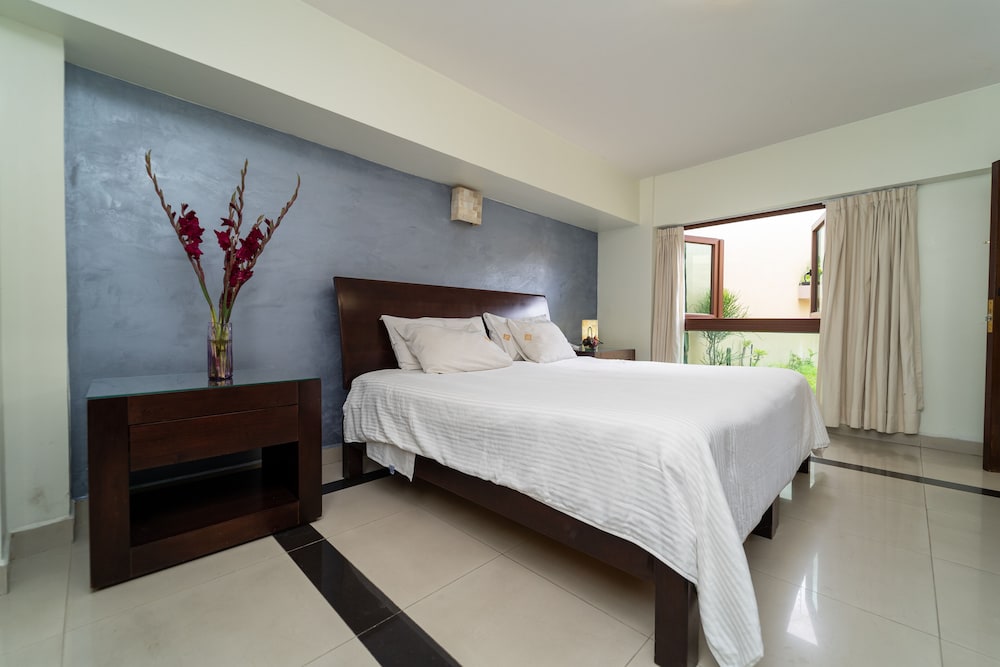 Junior Room, 1 King Bed photo 1