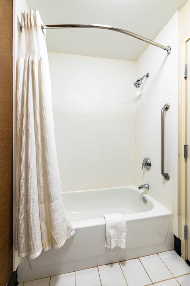 Room, 2 Queen Beds - Photo 5