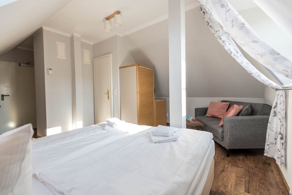 Standard Double Room - Photo 5