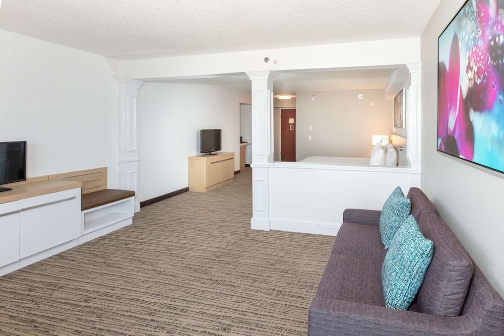 Junior Suite, 1 King Bed, Accessible - Photo 1