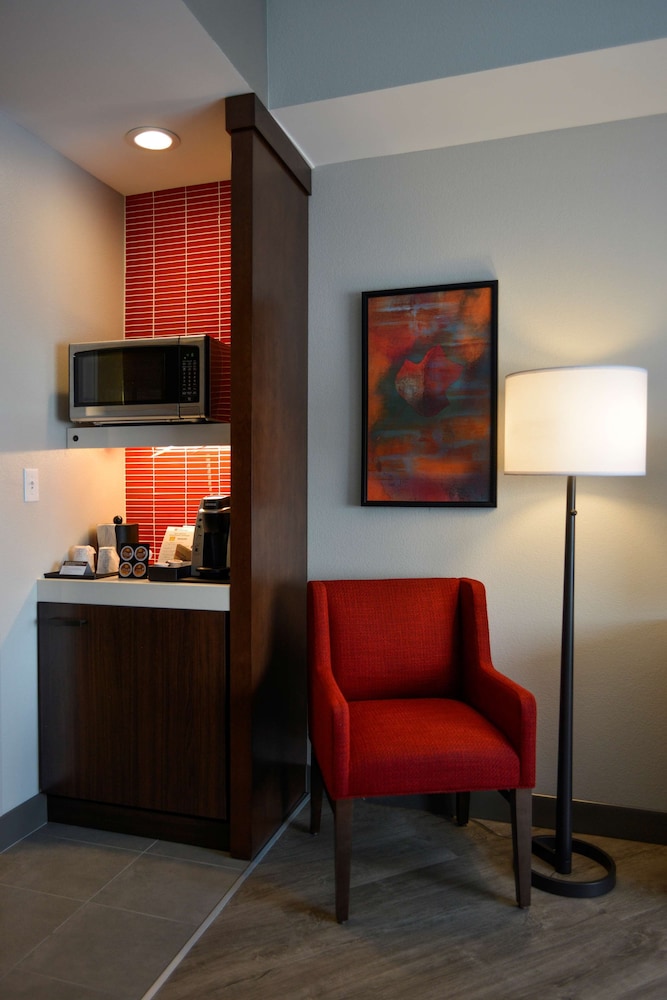 Suite, 1 King Bed with Sofa bed, Accessible (Mobility & Hearing, Roll-in Shower) photo 2