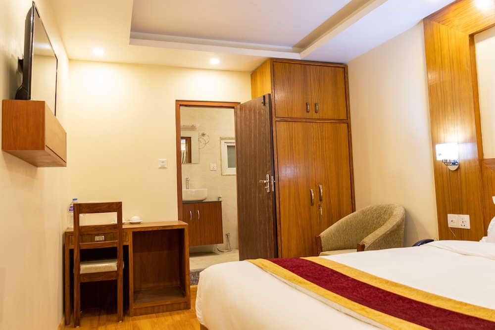 Deluxe Double or Twin Room