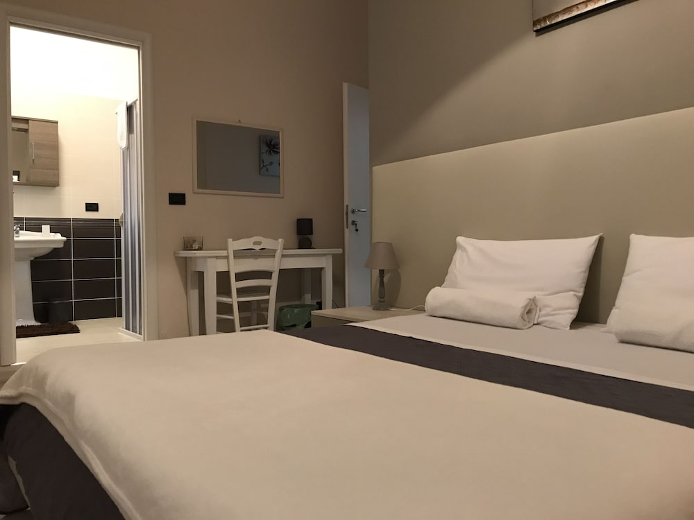 Double Room, 1 King Bed, Non Smoking photo 1