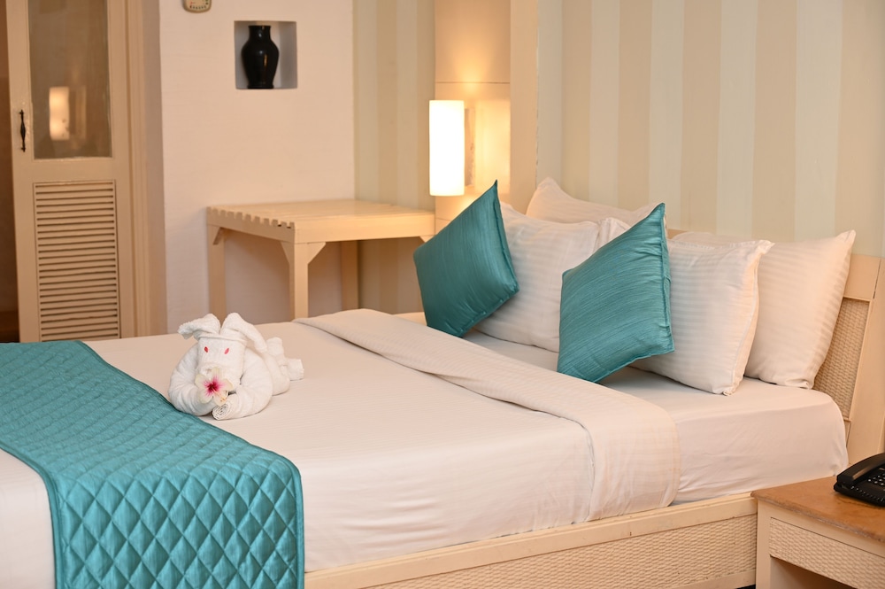 Luxury Room, Pool View - Photo 4