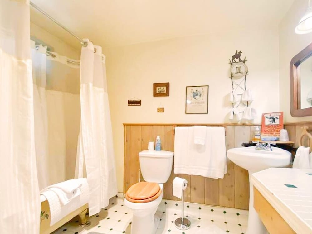 The Cowboy Room photo 3