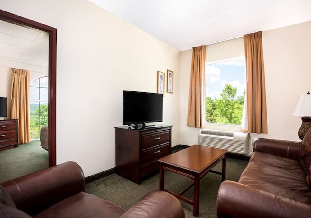 Suite, Jetted Tub - Photo 5