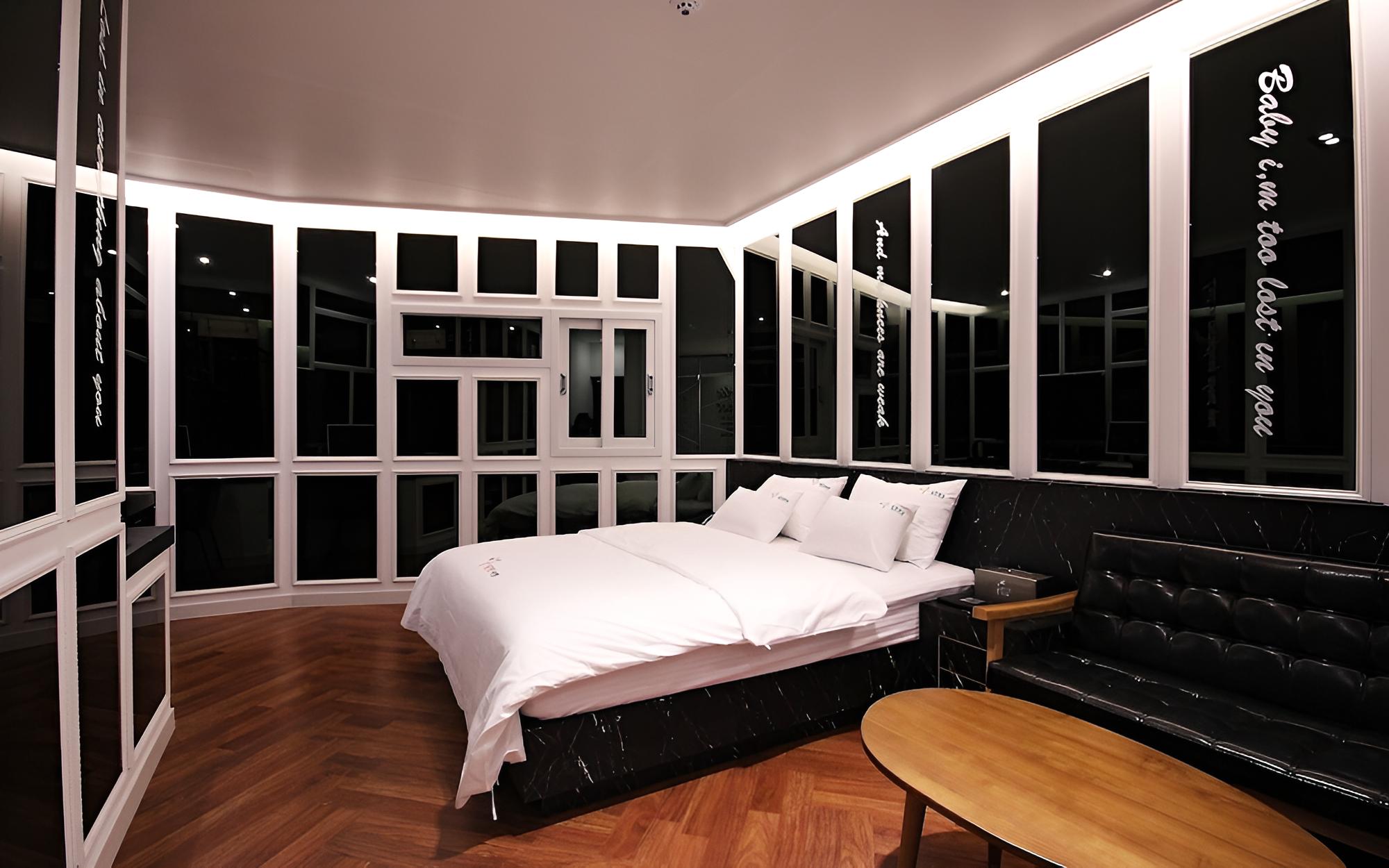 Room (Standard (1 vehicle per room)) - Photo 14