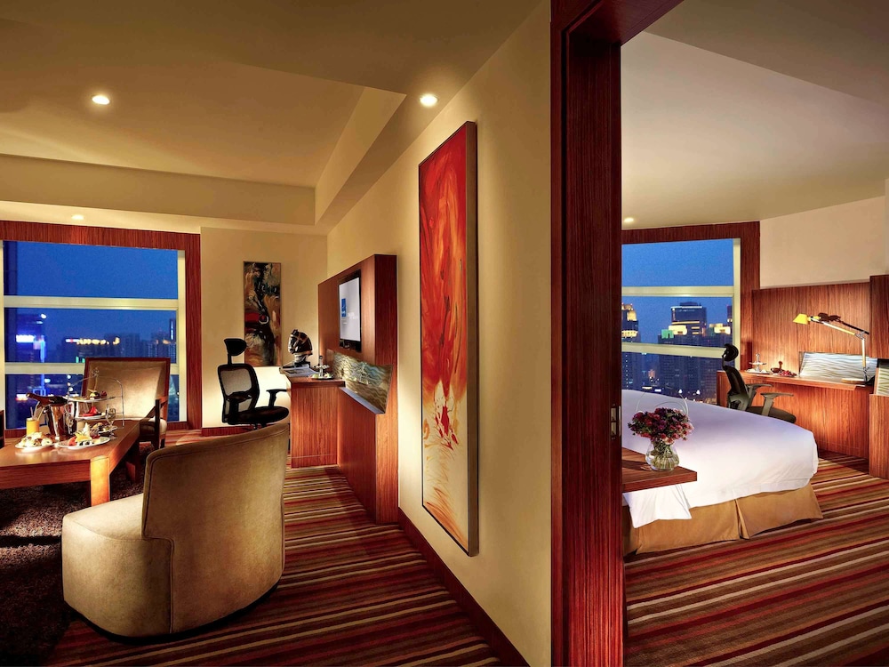 Premier Suite, 1 King Bed, City View
