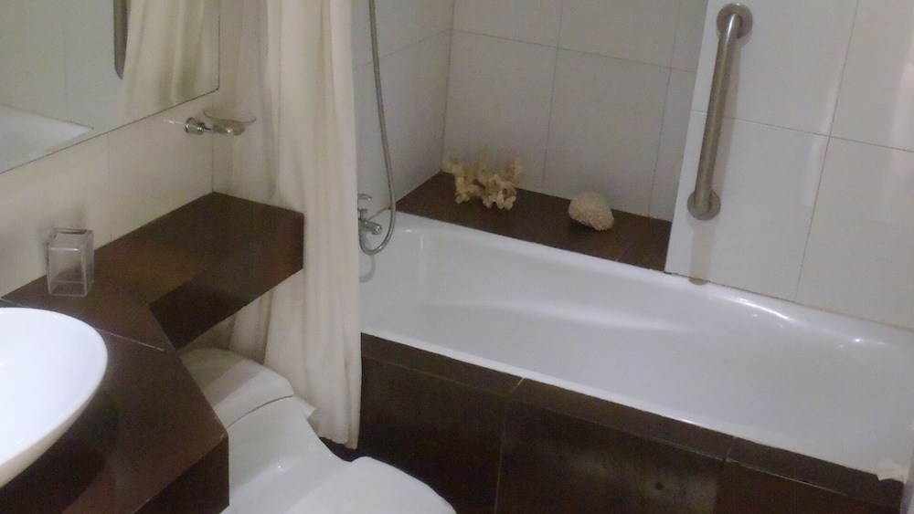 Deluxe Triple Room - Photo 11