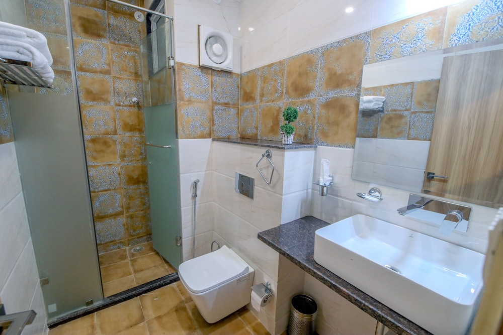 Twin Room with Balcony - Photo 2