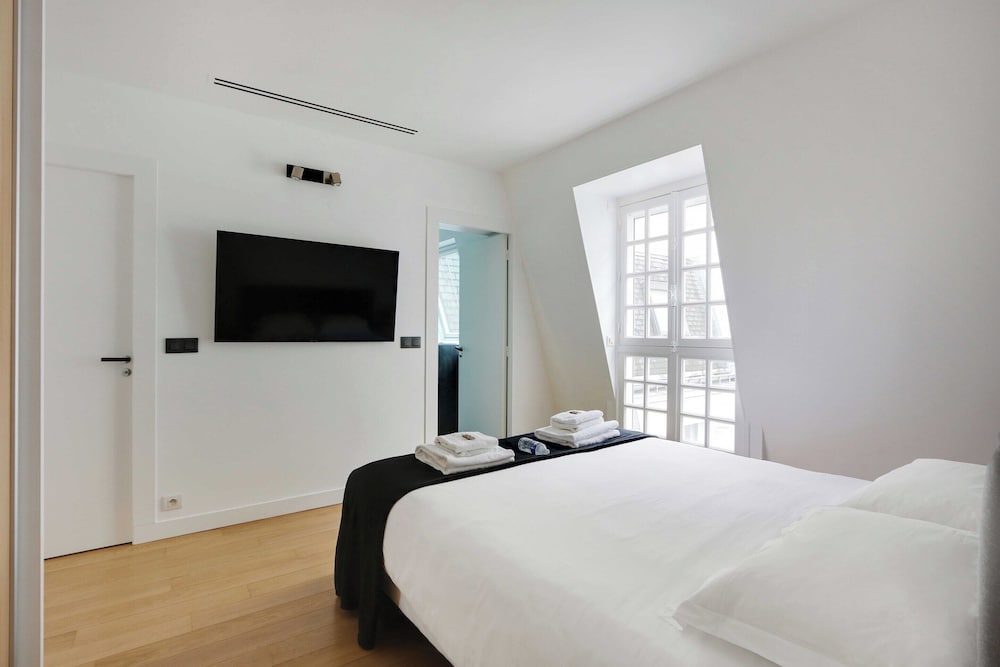 Apartment photo 2