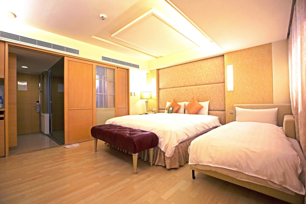 Celeb Metro Triple Room photo 3