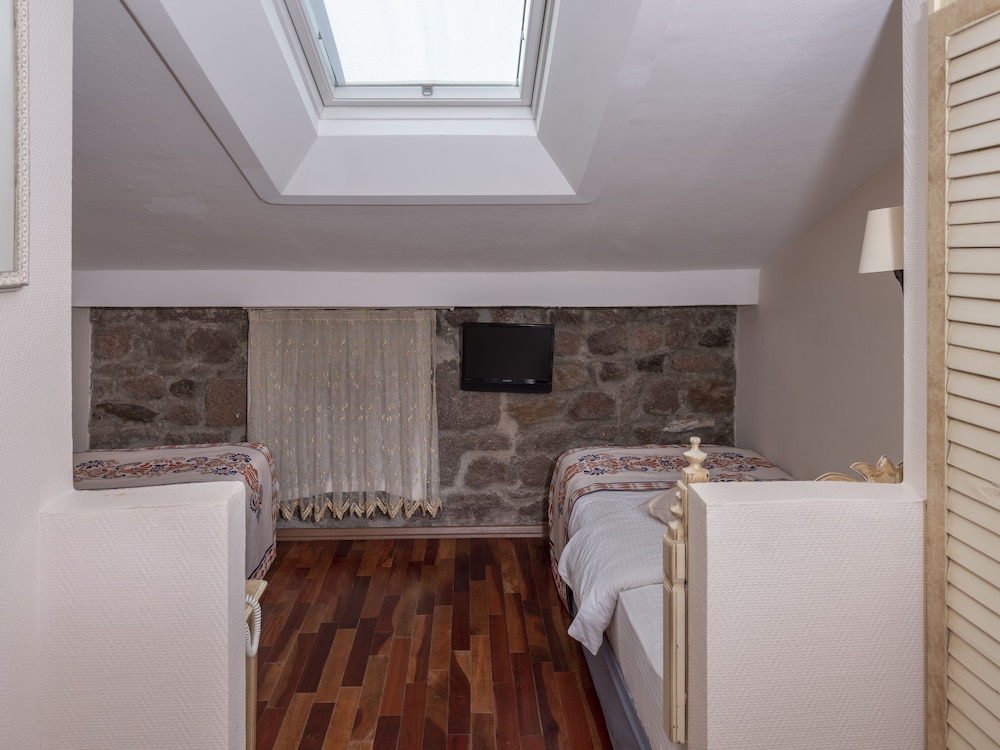 Economy Single Room (Attic) photo 3