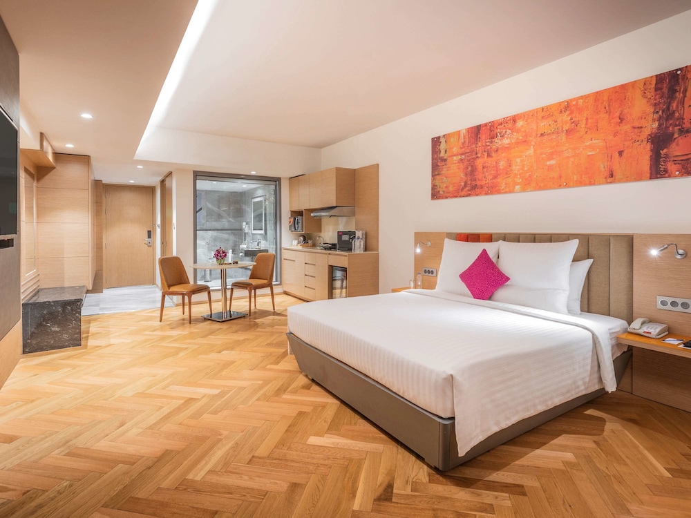Premier Room - Queen Bed