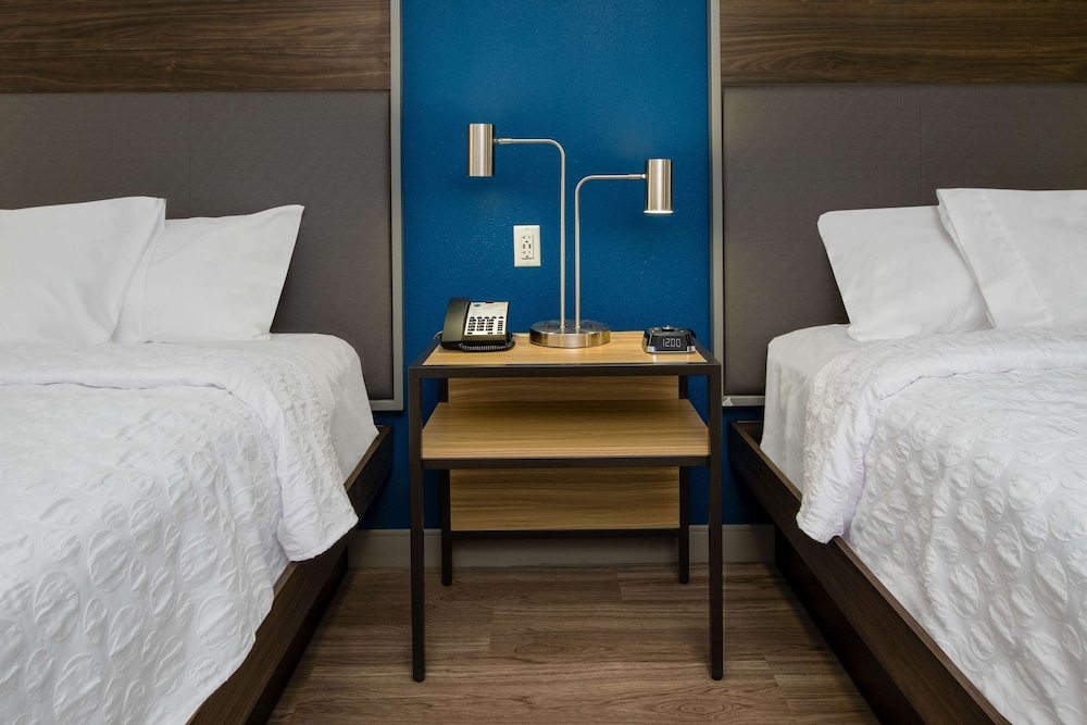 Room, 2 Queen Beds, Accessible (Hearing) - Photo 4