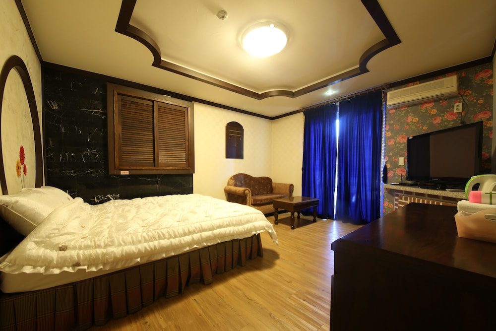 Deluxe Room, 1 Bedroom photo 2