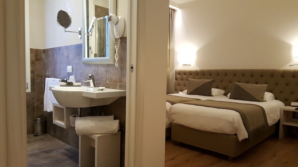 Superior Double Room, 2 Twin Beds - Photo 6