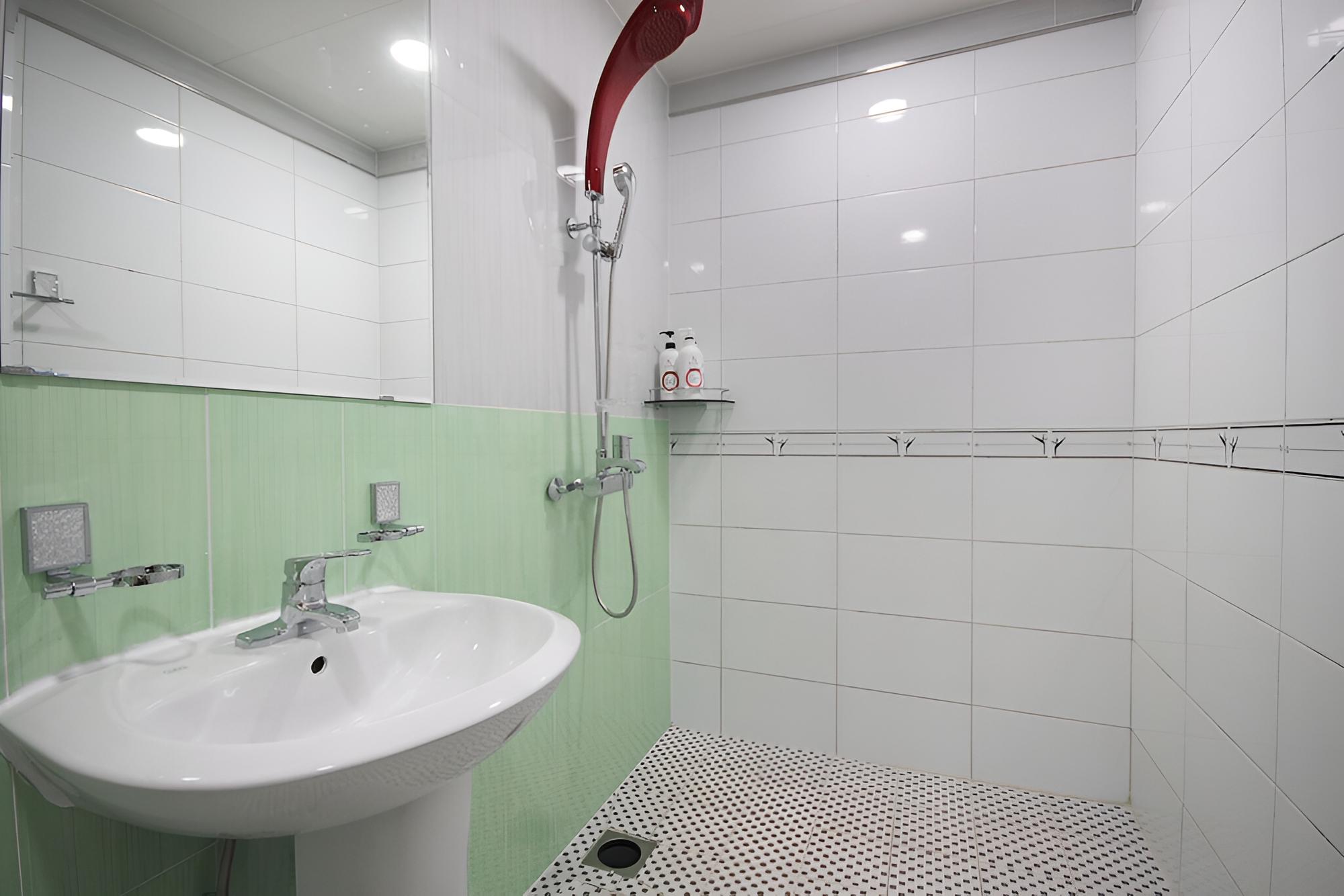 Room (Standard Room) - Photo 11