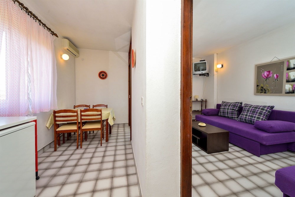 Apartment (A7) photo 2