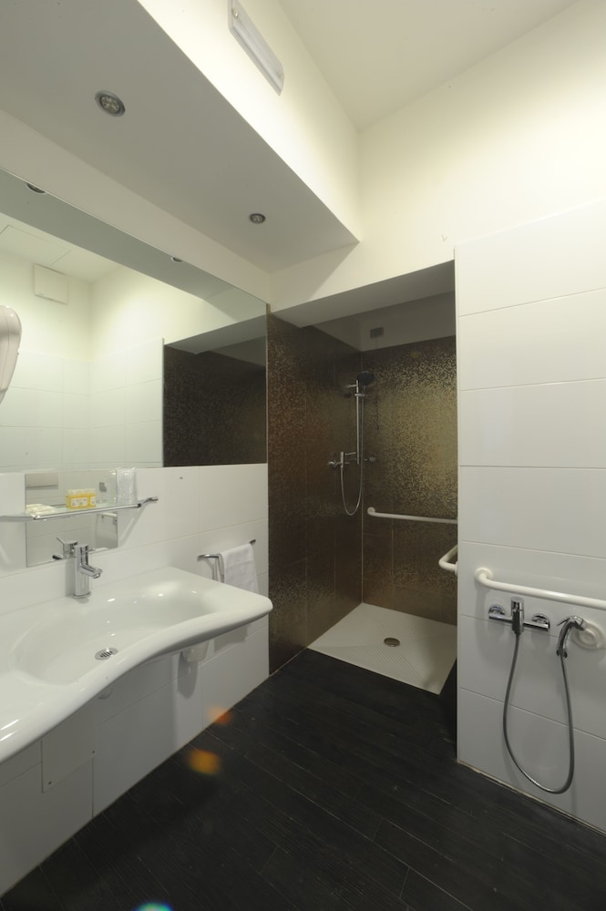 Economy Double Room (Budget) - Photo 3
