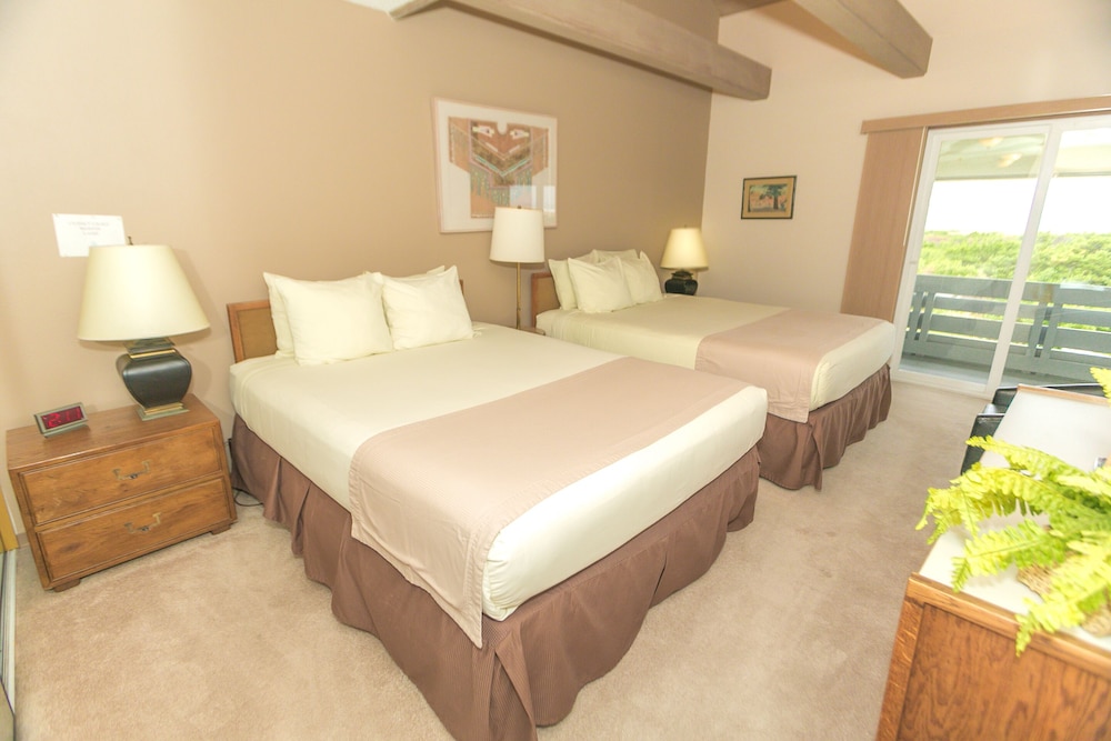 Premium Room, Multiple Beds, Kitchen, Ocean View (Premium One Bedroom Deluxe Unit-Room)