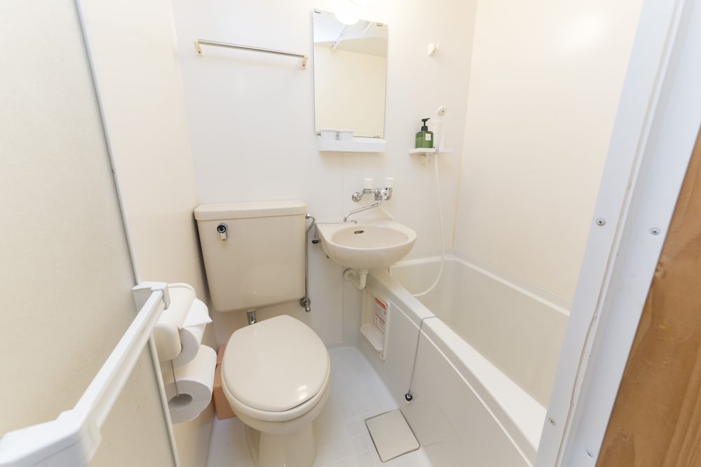 Twin Room with Private Bathroom (2 Persons), Non Smoking photo 3