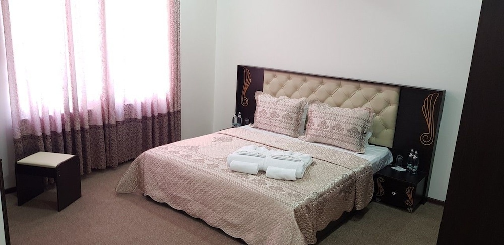 Economy Suite