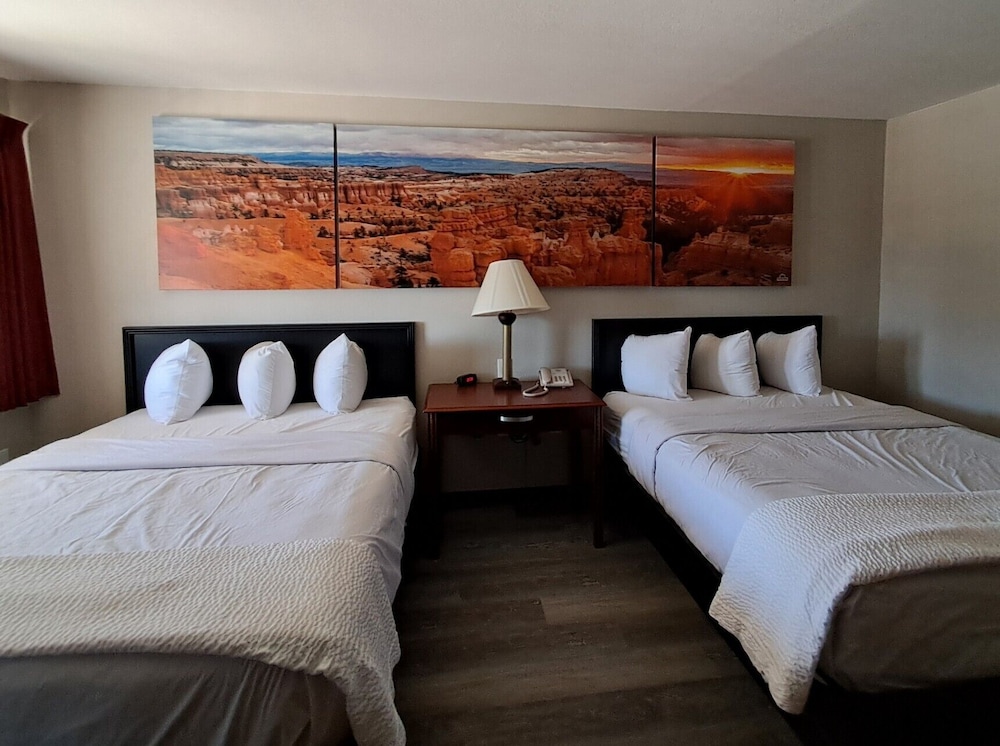 Room, 2 Queen Beds, Non Smoking - Photo 3