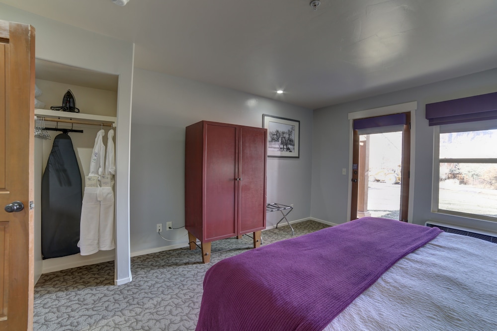 Junior Suite, 1 King Bed with Sofa bed photo 3