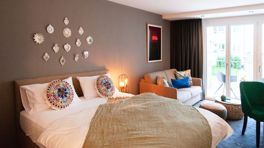 Senior Studio, 1 King Bed with Sofa bed, Balcony