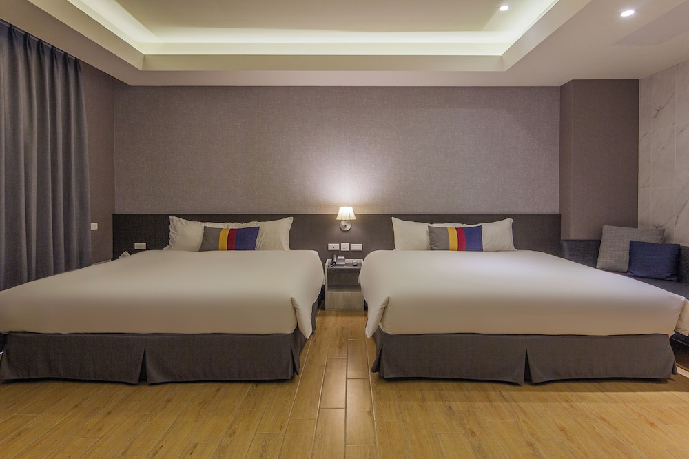 Deluxe Quadruple Room, 2 Queen Beds photo 3
