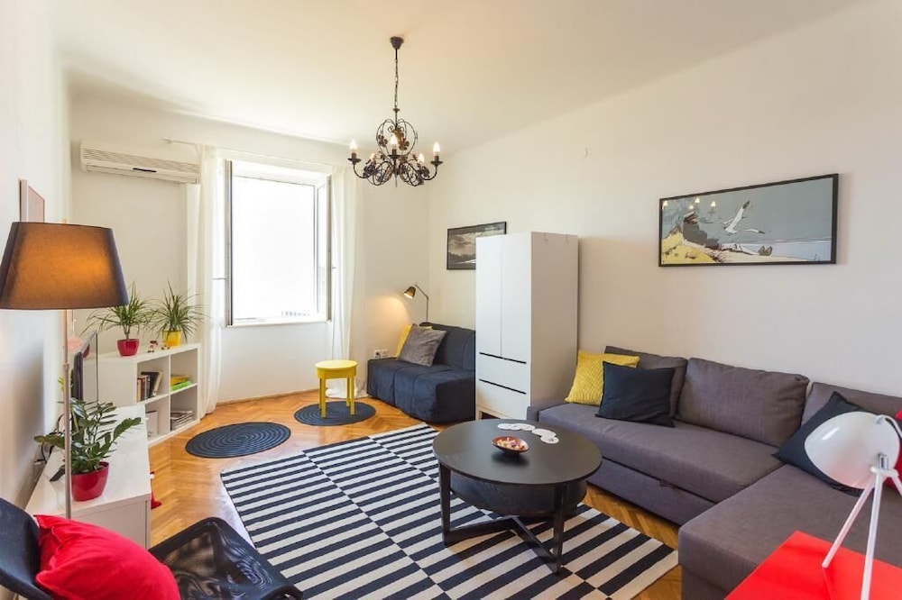 Apartment (One-Bedroom Apartment)