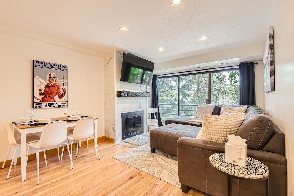 Condo, 2 Bedrooms