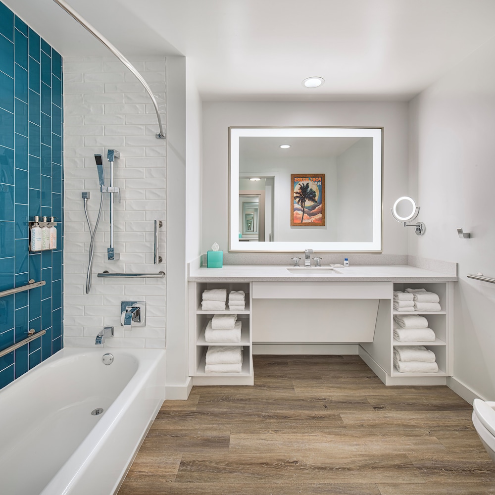Standard Room, 2 Queen Beds, Accessible, Bathtub