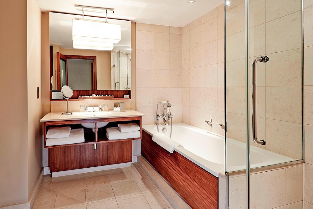 Deluxe Suite, 1 Bedroom photo 2