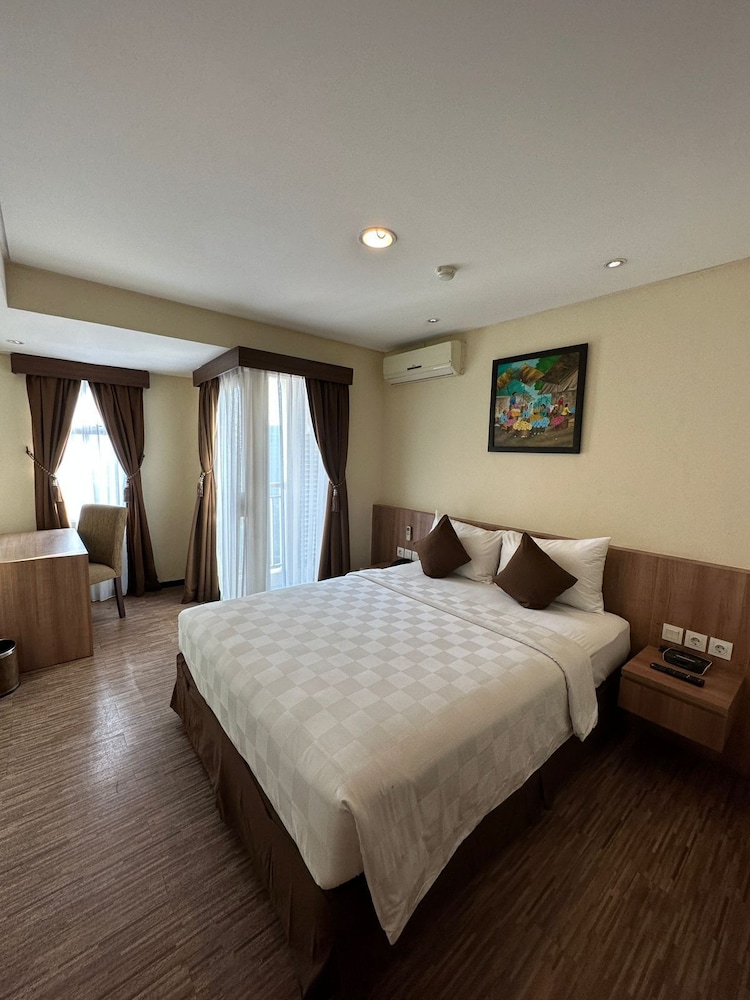 Superior Single Room, City View